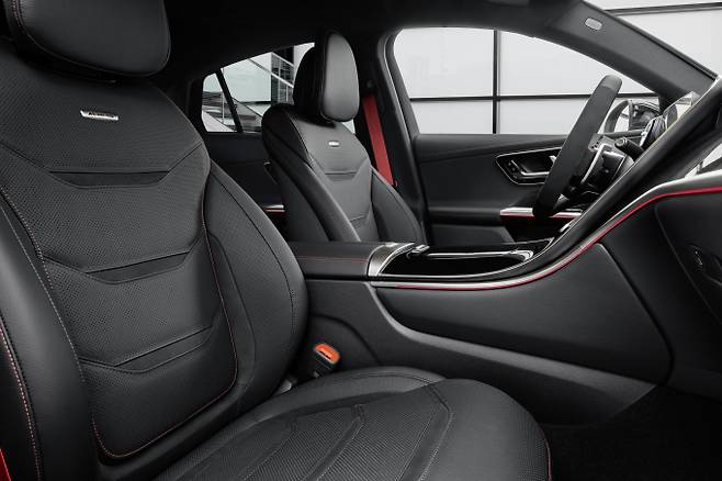 더 뉴 메르세데스-AMG GLC 43 4MATIC SUV 및 쿠페 인테리어 /사진=메르세데스-AMG