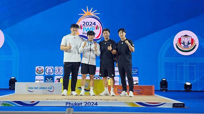 2024 국제역도연맹(IWF) 월드컵 남자 73㎏급 경기에서 용상 3위, 합계 5위에 오른 박주효 (왼쪽 두 번째)