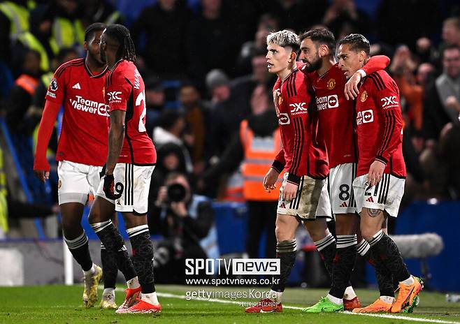 ▲ 맨체스터 유나이티드는 5일(한국시간) 영국 런던 스탬포드 브릿지에서 열린 2023-24 잉글랜드 프리미어리그 31라운드에서 후반 추가 시간에만 두 골을 허용하고 3-4로 무릎을 꿇었다.
