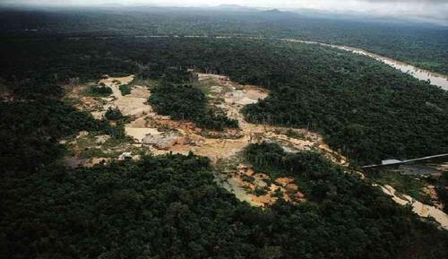 불법 금광개발업자들에 의해 파괴된 아마존 열대우림 [국제환경단체 그린피스 제공. 재판매 및 DB 금지]