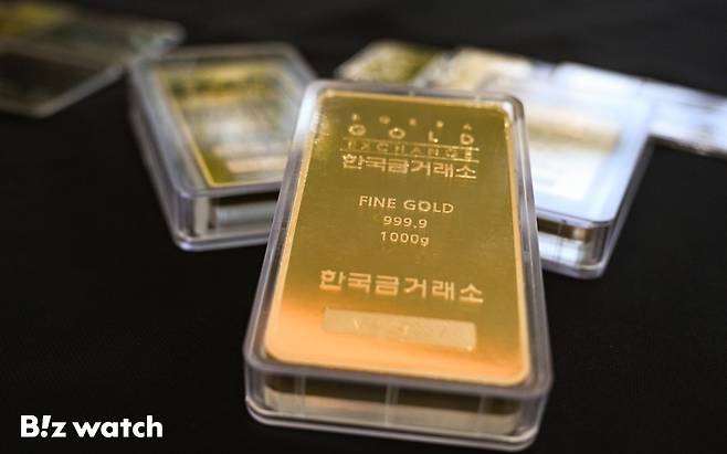 국제 금값이 온스당 2300달러를 돌파했다. 사진은 5일 한국금거래소의 골드바 모습./사진=이명근 기자 qwe123@