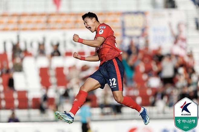 정치인. 제공 | 프로축구연맹