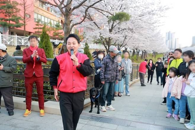 원희룡 국민의힘 인천 계양을 후보가 5일 오후 인천 계양구 서운동 서부간선수로에서 지지를 호소하고 있다. ⓒ원희룡 캠프
