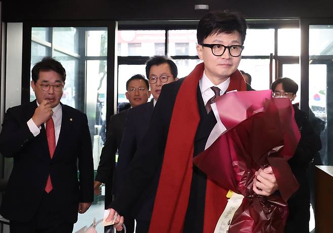 국민의힘 한동훈 비상대책위원장이 26일 여의도 당사에서 열리는 취임식을 위해 입장하고 있다. [사진 = 연합뉴스]