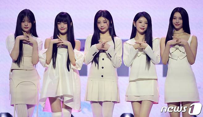 신인 걸그룹 아일릿(I'LL-IT)의 민주(왼쪽부터), 이로하, 원희, 모카, 윤아 ⓒ News1 김진환 기자