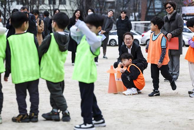 조희연 서울시교육감이 5일 서울 마포구 아현초등학교를 찾아 늘봄학교 현장점검을 하고 있다. (사진=뉴시스)