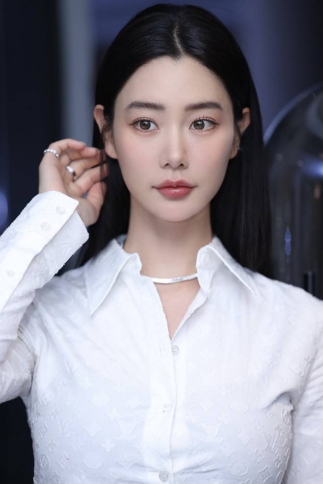 클라라, 씨엘이엔엠