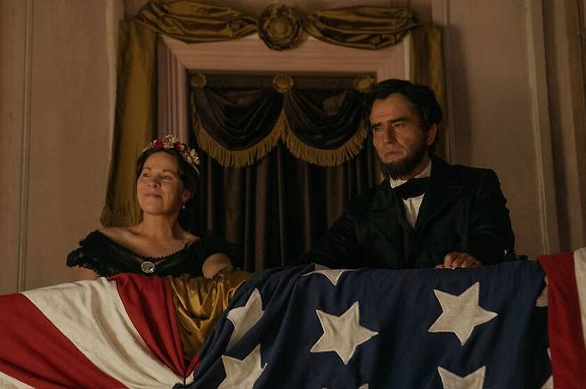 링컨 암살 사건을 중심으로 민주주의 정신을 탐구하는 미국드라마 ‘맨헌트’. 애플티브이플러스 제공