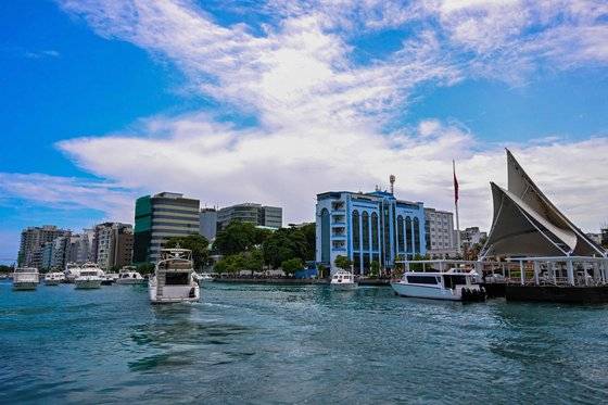 몰디브의 수도 말레의 한 항구에 범선이 정박해있다. AFP=연합뉴스