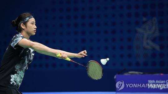 배드민턴 여자 단식 세계랭킹 1위 안세영의 서브 동작. [연합뉴스 자료사진]