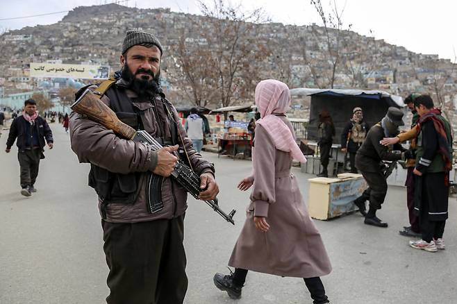 아프가니스탄 카불에 배치된 탈레반 보안군 [EPA]