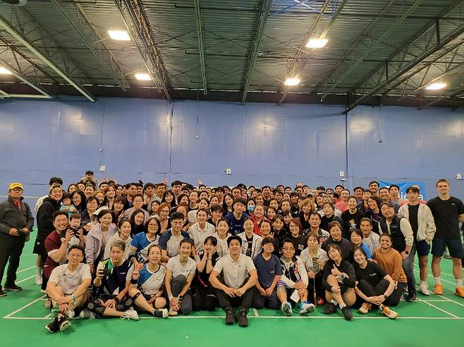 지난 6일 개최된 '제1회 전미주 배드민턴대회' 기념 촬영 모습. 이용대배드민턴발전협회