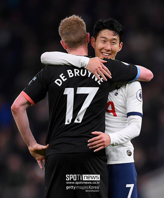 ▲ 잉글랜드 대표팀 출신 조 콜은 스포츠 매체 ‘TNT스포츠’와 인터뷰에서 “다른 선수들보다 훨씬 더 위에 있다고 생각한다. 프랭크 램파드, 폴 스콜스, 스티븐 제라드를 모두 포함해도 더 브라위너가 낫다”라고 말했다. 더 브라위너는 프리미어리그 우승은 물론이고 유럽축구연맹(UEFA) 챔피언스리그 제패에 성공했다. 프리미어리그 통산 253경기 67골 108도움을 기록하고 있고, 플레이메이커상(도움왕)을 세 차례나 수상했다.