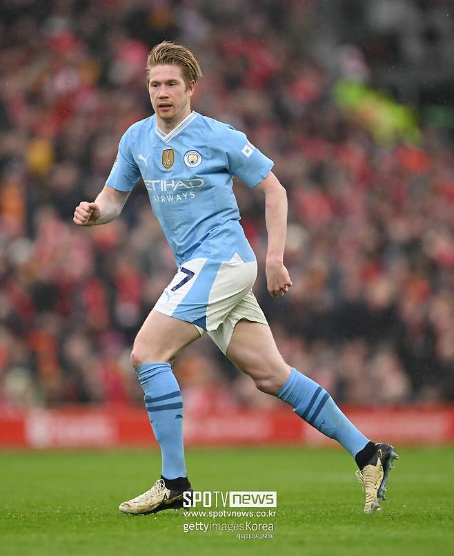 ▲ 잉글랜드 대표팀 출신 조 콜은 스포츠 매체 ‘TNT스포츠’와 인터뷰에서 “다른 선수들보다 훨씬 더 위에 있다고 생각한다. 프랭크 램파드, 폴 스콜스, 스티븐 제라드를 모두 포함해도 더 브라위너가 낫다”라고 말했다. 더 브라위너는 프리미어리그 우승은 물론이고 유럽축구연맹(UEFA) 챔피언스리그 제패에 성공했다. 프리미어리그 통산 253경기 67골 108도움을 기록하고 있고, 플레이메이커상(도움왕)을 세 차례나 수상했다