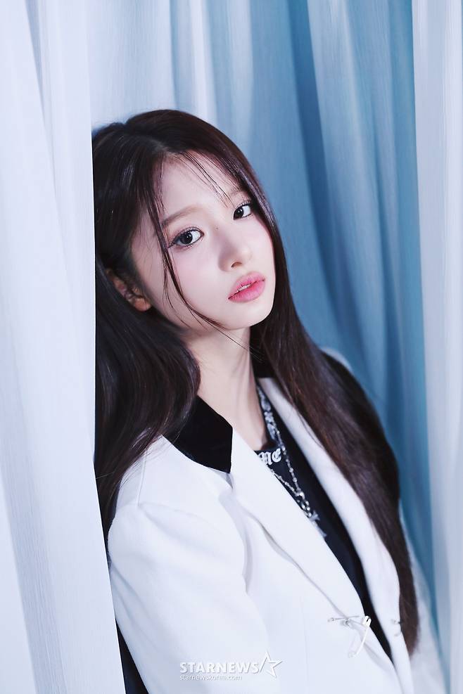 걸그룹 엔믹스(NMIXX) 설윤이 서울 종로구 스타뉴스 사옥에서 진행된 '2023 아시아 아티스트 어워즈 인 필리핀'(2023 Asia Artist Awards IN THE PHILIPPINES, 이하 2023 AAA) 수상 인터뷰에 앞서 포즈를 취하고 있다. /사진=김창현