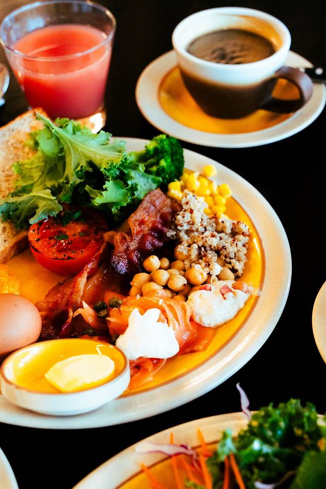 '엘리 온 25'의 조식 시간