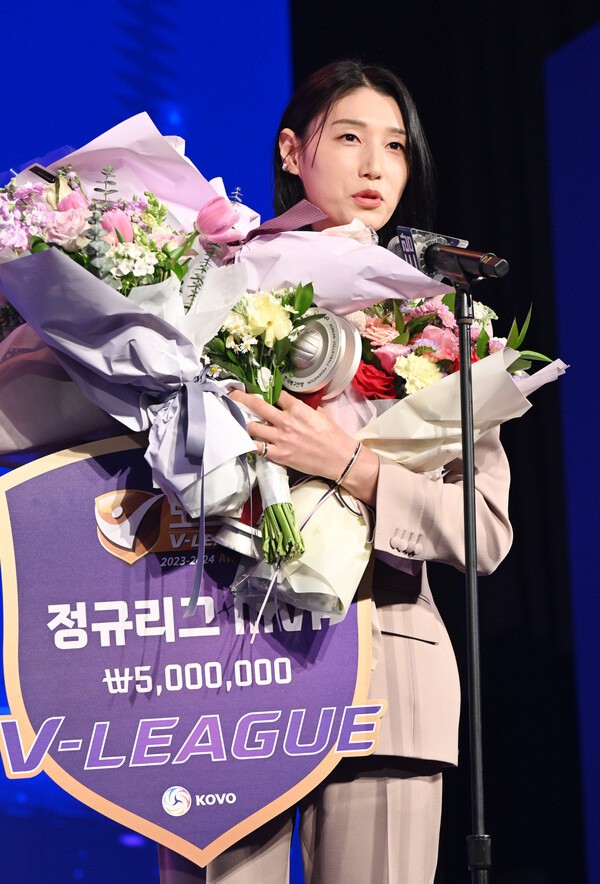 여자부 MVP 흥국생명 김연경. 사진┃KOVO