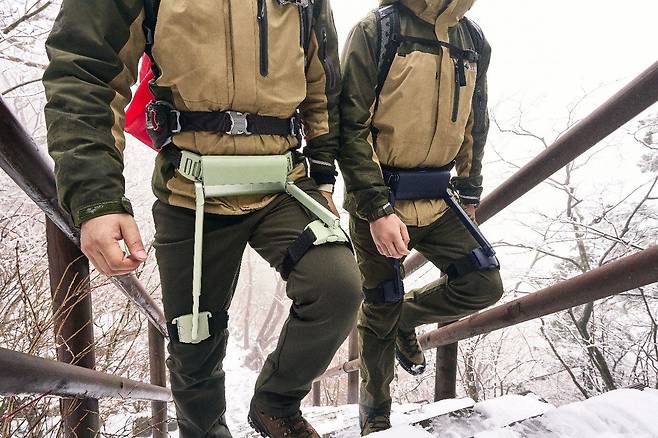 위로보틱스의 입는로봇 '윔' / 위로보틱스 제공