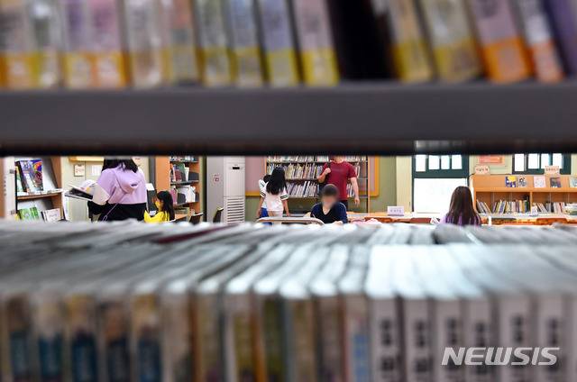 [부산=뉴시스] 부산 부산진구 시민도서관 열람실.
