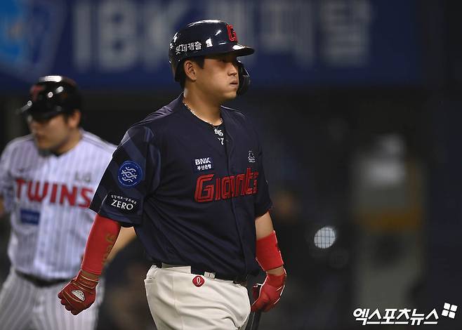 최근 타격감이 저조한 유강남은 9일 사직구장에서 열릴 '2024 신한 SOL Bank KBO 리그' 삼성 라이온즈전 선발 명단에서 제외됐다. 엑스포츠뉴스 DB