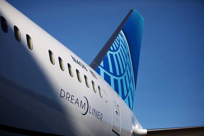 <YONHAP PHOTO-1156> (FILES) The exterior of a 787 Dreamliner at the Boeing manufacturing facility in North Charleston, on December 13, 2022. Federal aviation authorities are investigating claims by a Boeing engineer that the 787 Dreamliner suffers from assembly defects that threaten safety, US officials said on April 9, 2024. (Photo by Logan Cyrus / AFP)/2024-04-10 05:49:55/<저작권자 ⓒ 1980-2024 ㈜연합뉴스. 무단 전재 재배포 금지, AI 학습 및 활용 금지>