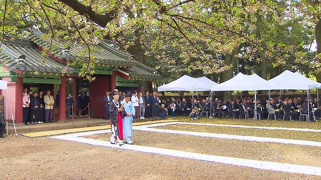 오늘(10일) 삼성혈에서 고양부삼성사재단이 춘기대제를 봉행하는 모습 (사진, 부현일 기자)