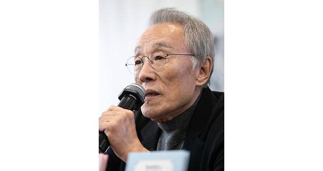 황석영 작가의 '철도원 삼대'가 영국 부커상 인터내셔널 부문 최종 후보작에 선정됐다. 사진은 황 작가. /사진=뉴스1