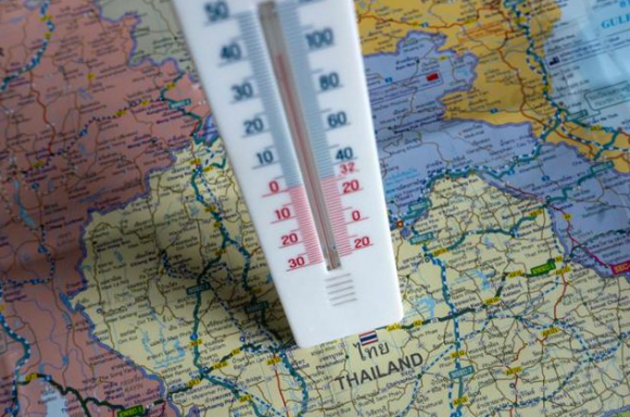 태국에서 무더위가 이어지고 있는 가운데, 지난 2일 방콕의 수은주가 40도 가까이 치솟고 있다. AFP 연합뉴스