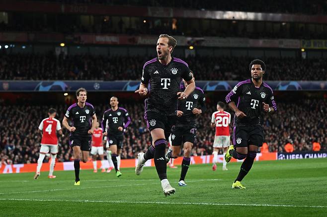김민재가 결장한 가운데 바이에른 뮌헨이 해리 케인의 페널티킥 골에 힘입어 아스널 원정에서 2-2 무승부를 거뒀다. Getty Images