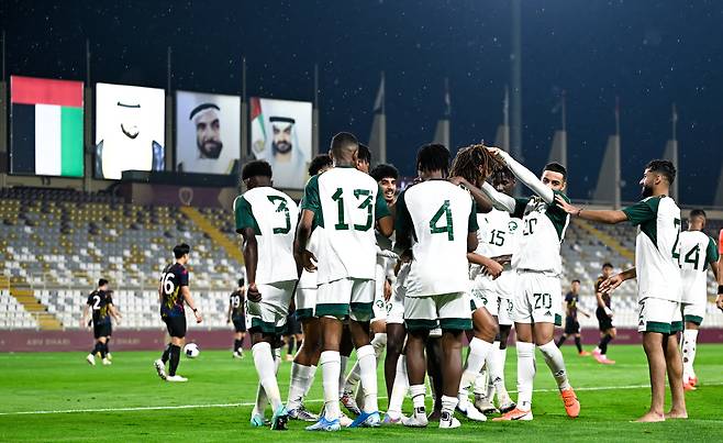 사우디축구협회는 10일 홈페이지를 통해 사우디 U-23 대표팀이 현지시간 9일 UAE 아부다비에서 한국과 평가전을 치러 1-0으로 이겼다고 밝혔다.  황 감독이 이끄는 한국 올림픽 축구 대표팀은 15일부터 카타르에서 2024 파리 올림픽 지역 예선을 겸해 열리는 U-23 아시안컵 출전에 앞서 5일 UAE로 출국해 전지훈련을 진행해 왔다. 사우디아라비아 축구협회