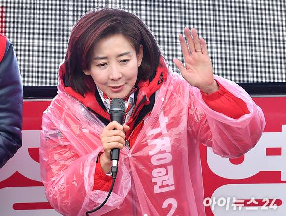 나경원 국민의힘 동작구을 후보자가 지난달 29일 오전 서울 동작구 성대시장에서 발언하고 있다. [사진=곽영래 기자]