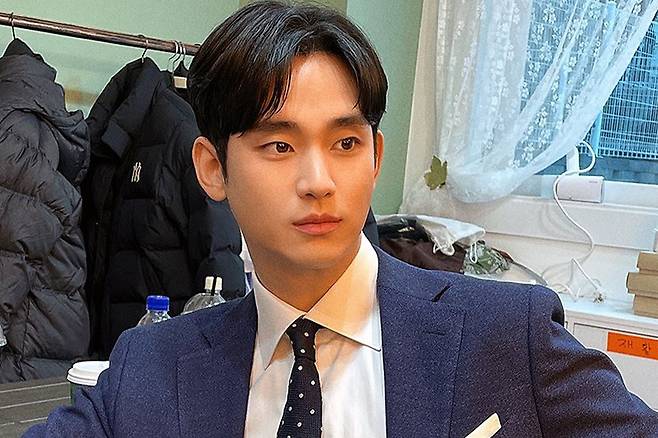 김수현
