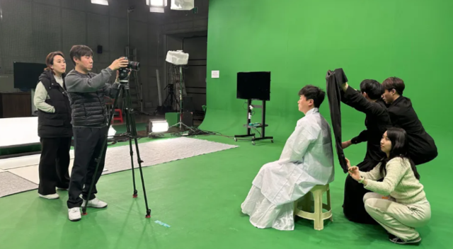 SBS 스튜디오에서 개표방송 그래픽 화면을 제작하는 모습. BBC홈페이지