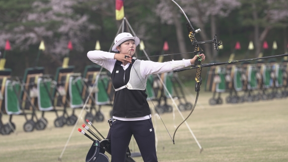 한국 여자 양궁 국가대표 임시현이 11일 예천진호국제양궁장에서 열린 2024 파리올림픽 양궁 리커브 출전 선수 선발 최종 2차 평가전에서 활시위를 당기고 있다. 대한양궁협회 제공