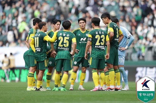 심각한 표정의 전북 현대 선수들 [한국프로축구연맹 제공. 재판매 및 DB 금지]