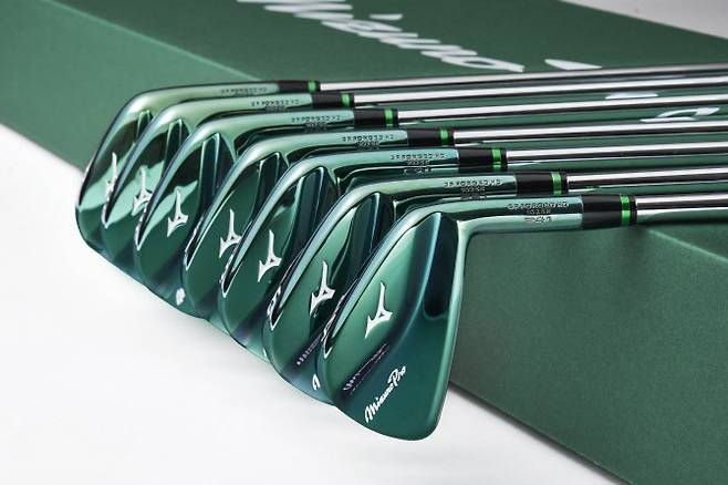 미즈노 프로 241 아젤리아 에디션(사진=한국미즈노 제공)