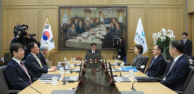 이창용 한국은행 총재가 12일 오전 서울 중구 한국은행에서 열린 금융통화위원회 본회의에서 회의를 주재하고 있다. 한국은행 제공.