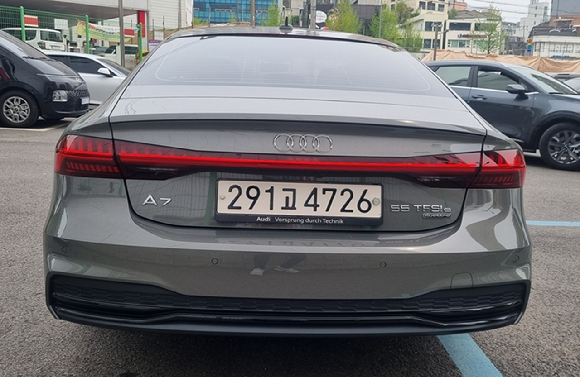 더 뉴 아우디 A7 55 TFSI e 콰트로 프리미엄 후면. [사진=홍성효 기자]