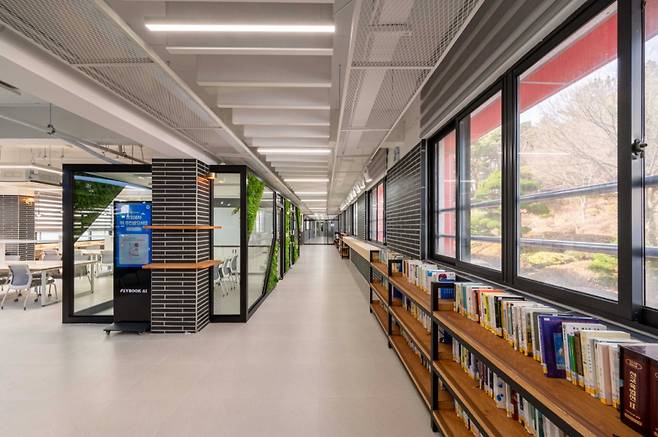 KCC의 '마이톤 스카이'가 시공된 마산제일고등학교 도서관