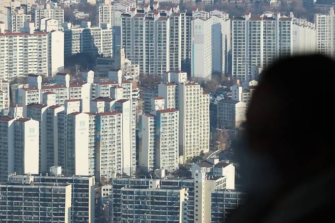 갈수록 가구 구성 규모가 줄며 그에 맞는 중소형 아파트도 주목 받을 전망이다. 사진은 서울시내 한 아파트 밀집 지역. /사진=뉴시스