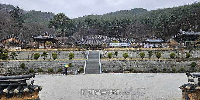 층층양식으로 조성된 벽송사 경내