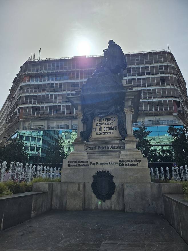 이사벨 라 가톨리카 광장(Plaza Isabel la Catolica)&nbsp;&nbsp;&nbsp;필자 제공