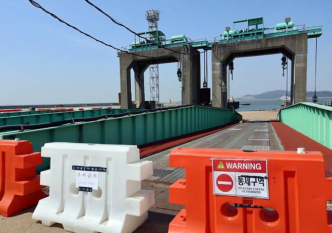 통제 중인 인천항 연안여객터미널 [촬영 홍현기]