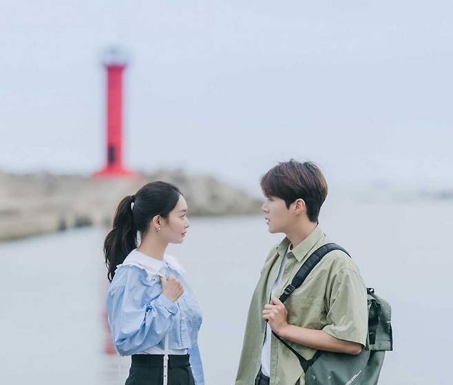 Characters Yoon Hye-jin (left) and Hong Du-sik from "Hometown Cha Cha Cha" meet each other at Seokbyeong-ri Village in Pohang, North Gyeongsang Province. (tvN)