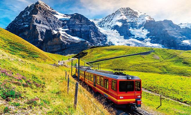 인터라켄에서 융프라우까지 가는 산악열차. [GETTYIMAGES]