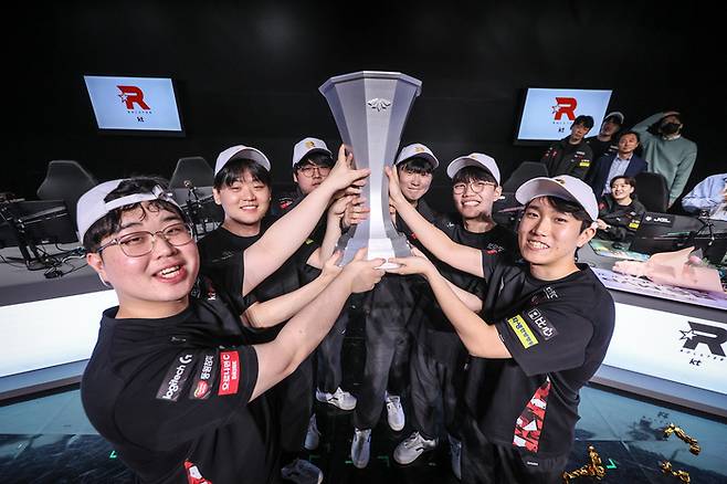 KT 롤스터가 LCK CL에서 창단 첫 우승을 차지했다. 사진 | 한국e스포츠협회