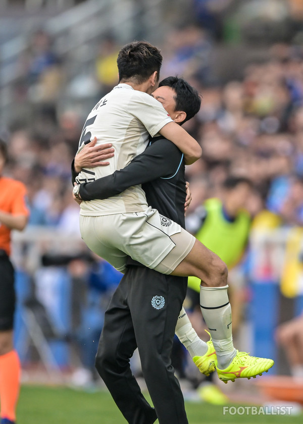 요시노(왼쪽), 최원권 감독(오른쪽, 대구FC). 서형권 기자