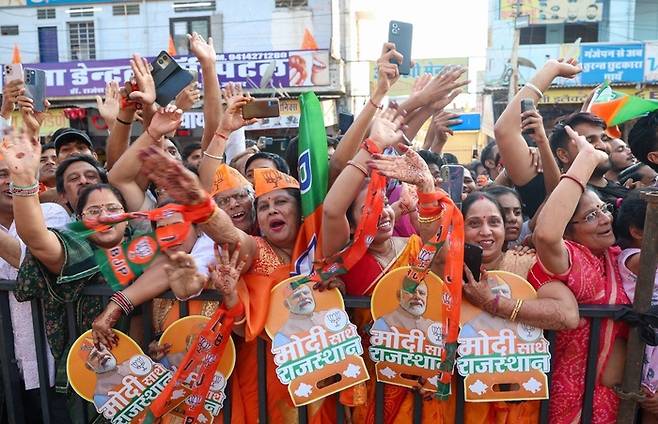 지난 12일(현지시간) 나렌드라 모디 인도 총리가 엑스(옛 트위터) 계정에 공개한 오는 19일 총선을 앞두고 집권여당 인도국민당(BJP) 선거 유세 현장에 몰려든 지지자들. [사진 = 엑스]