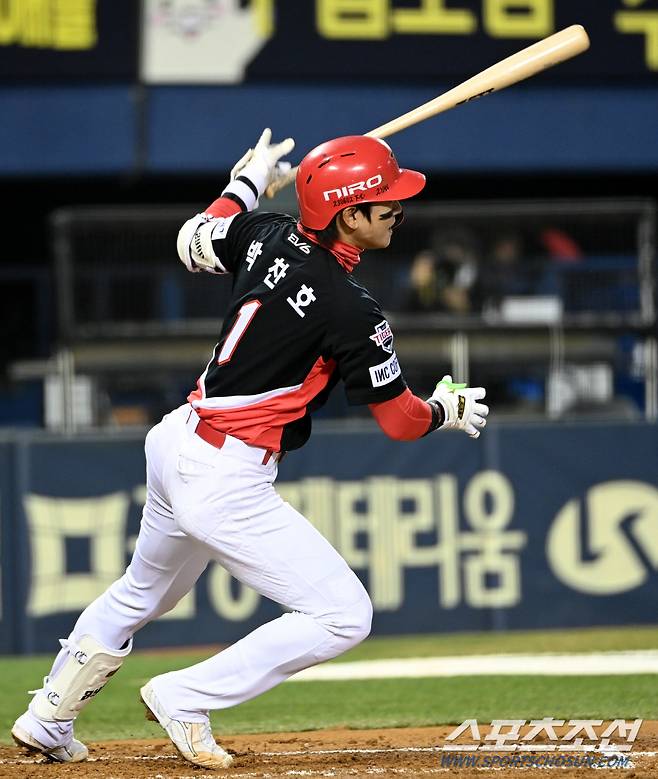 29일 잠실야구장에서 열린 KIA와 두산의 경기, 3회초 1사 3루 KIA 박찬호가 1타점 적시타를 치고 있다. 잠실=허상욱 기자wook@sportschosun.com/2024.03.29/