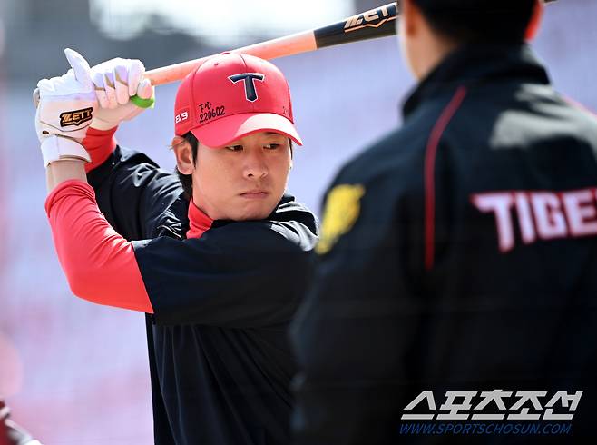 23일 광주KIA챔피언스필드에서 열린 키움과 KIA의 개막전 경기, KIA 박찬호가 타격훈련을 하고 있다. 광주=허상욱 기자wook@sportschosun.com/2024.03.23/